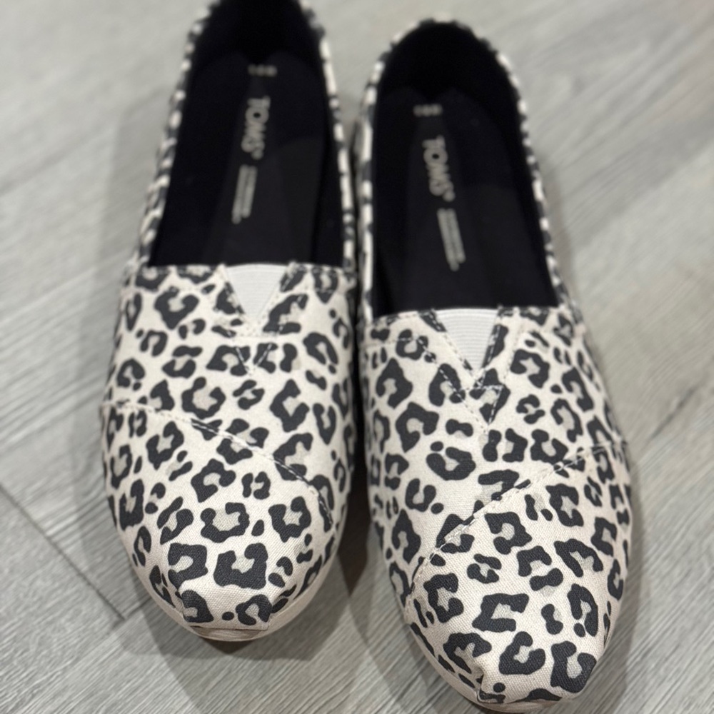 TOMS Women's Leopard Print Slip-On Shoes size 9.5